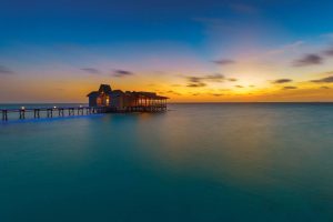 OZEN-MAADHOO-OUTLETS-AND-DINING-TRADITIONS-at-Sunset-Exterior-View-09_2016-1200x800
